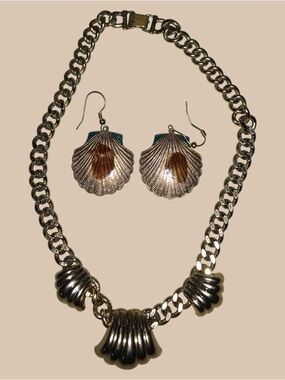 Vintage Monet Scallop Shell Shaped Choker Necklace and Earrings